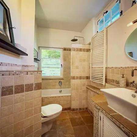 펜션 Historic By The Swimming Pond 바라운펠츠