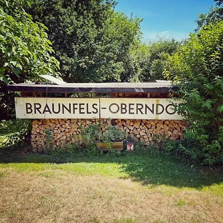 Historic By The Swimming Pond 펜션 *