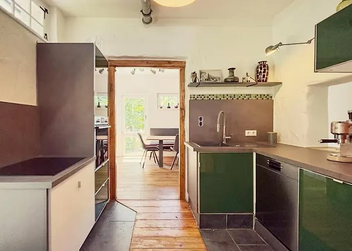 Historic By The Swimming Pond Hébergement de vacances Braunfels