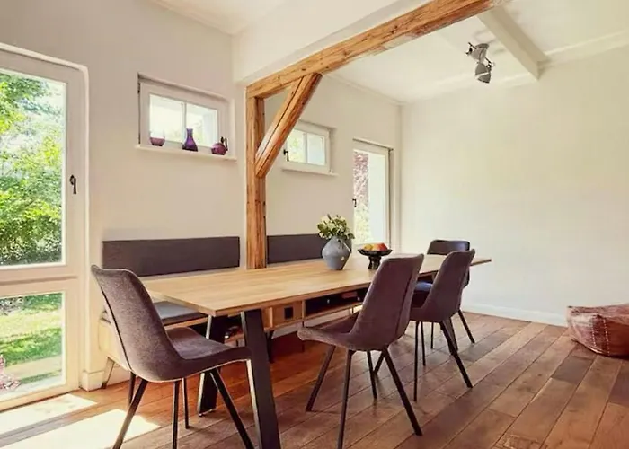 Hébergement de vacances Historic By The Swimming Pond *