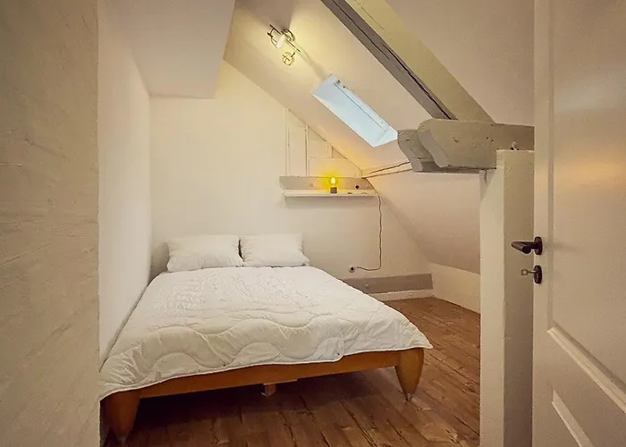 Historic By The Swimming Pond Nyaraló *