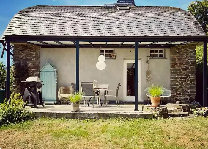 Historic By The Swimming Pond Nyaraló